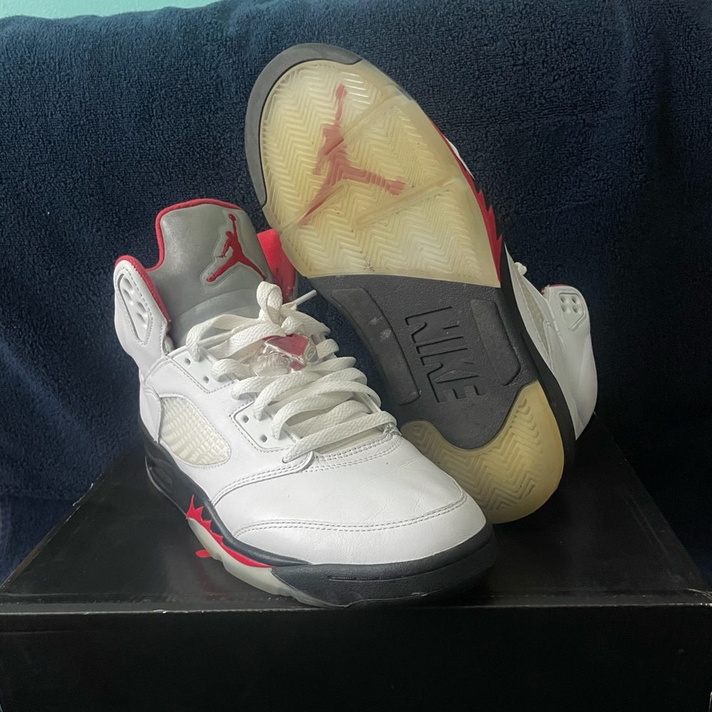 Air Jordan 5 fire red